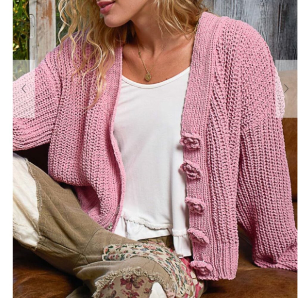 223.V-neck long sleeve regular fit cardigan in chenille with exaggerated buttons